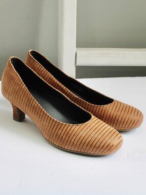 ARRAY Flatter Tan Black Striped Leather Pump Round Toe Heels Size 8.5 Narrow